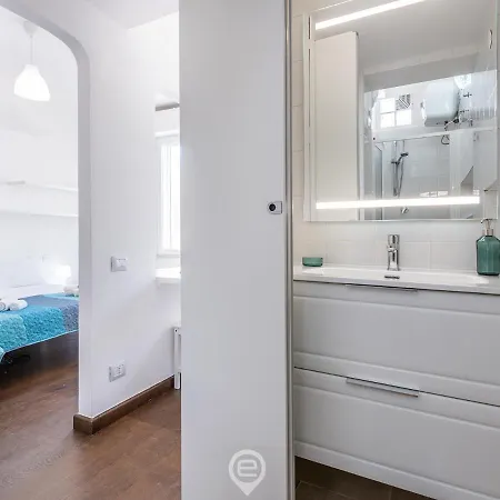 The White Apartment Cagliari